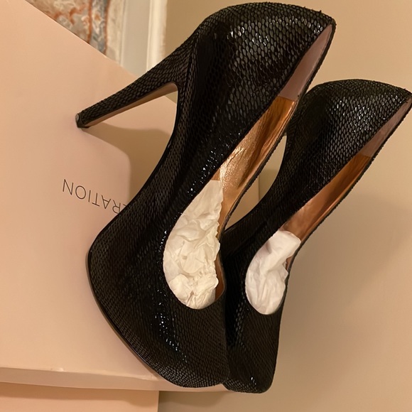 BCBG Women's high heel shoes - Picture 2 of 4